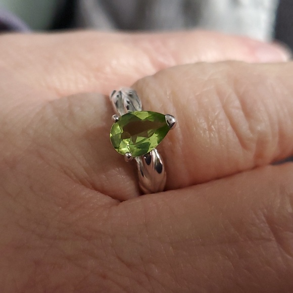 Jewelry - Peridot and sterling silver ring